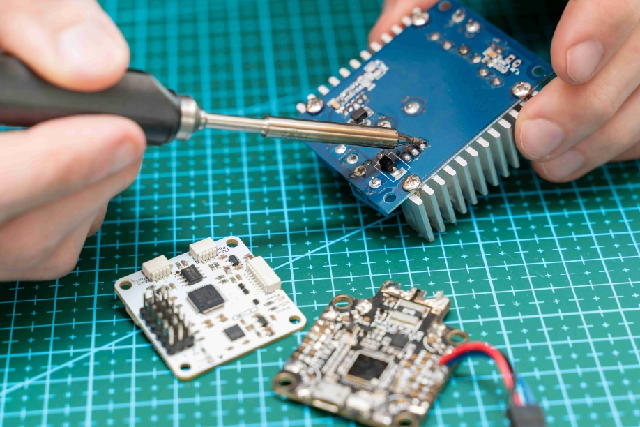 technician engineer in workshop repairman is sold 2022 11 15 03 07 10 utc