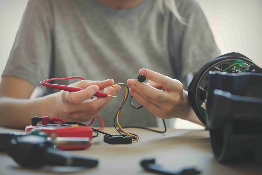 woman repairing electrical appliance at home 2022 01 06 23 21 49 utc